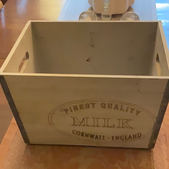 Awesome paint washed storage box. As new, mint condition and great look! - Picture 1 of 7